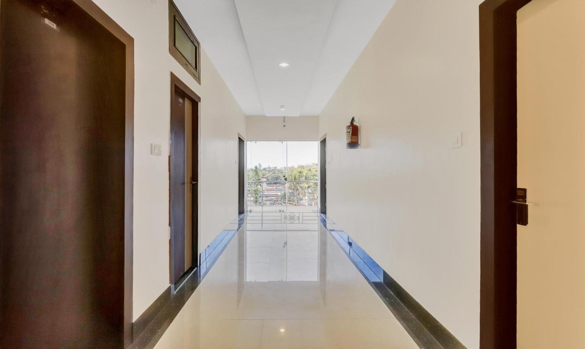 Treebo Hotel Mobi Vip Airport Guwahati Exterior foto